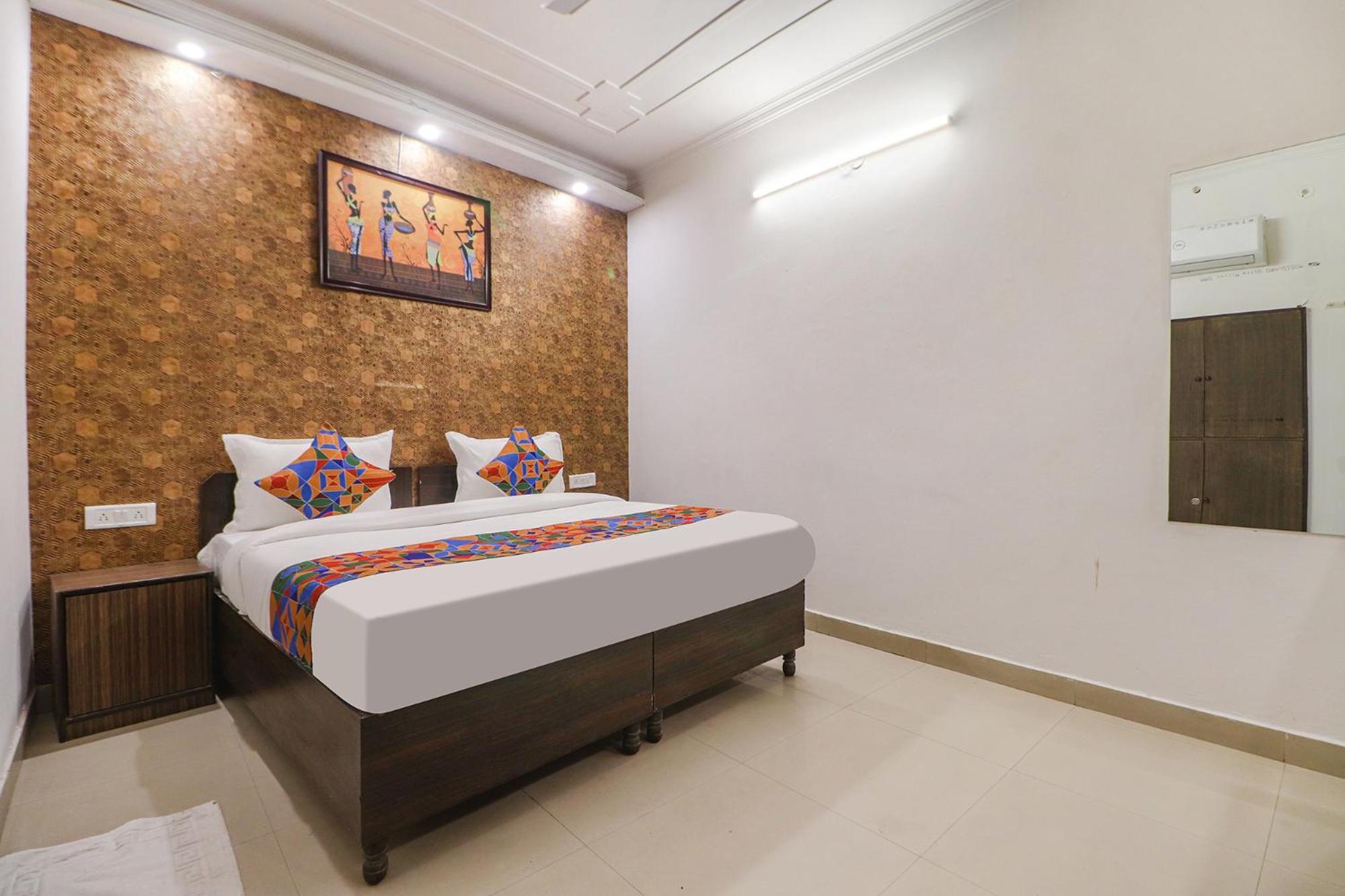 Fabexpress Rainbow Villa - Nr Igi Airport New Delhi New Delhi