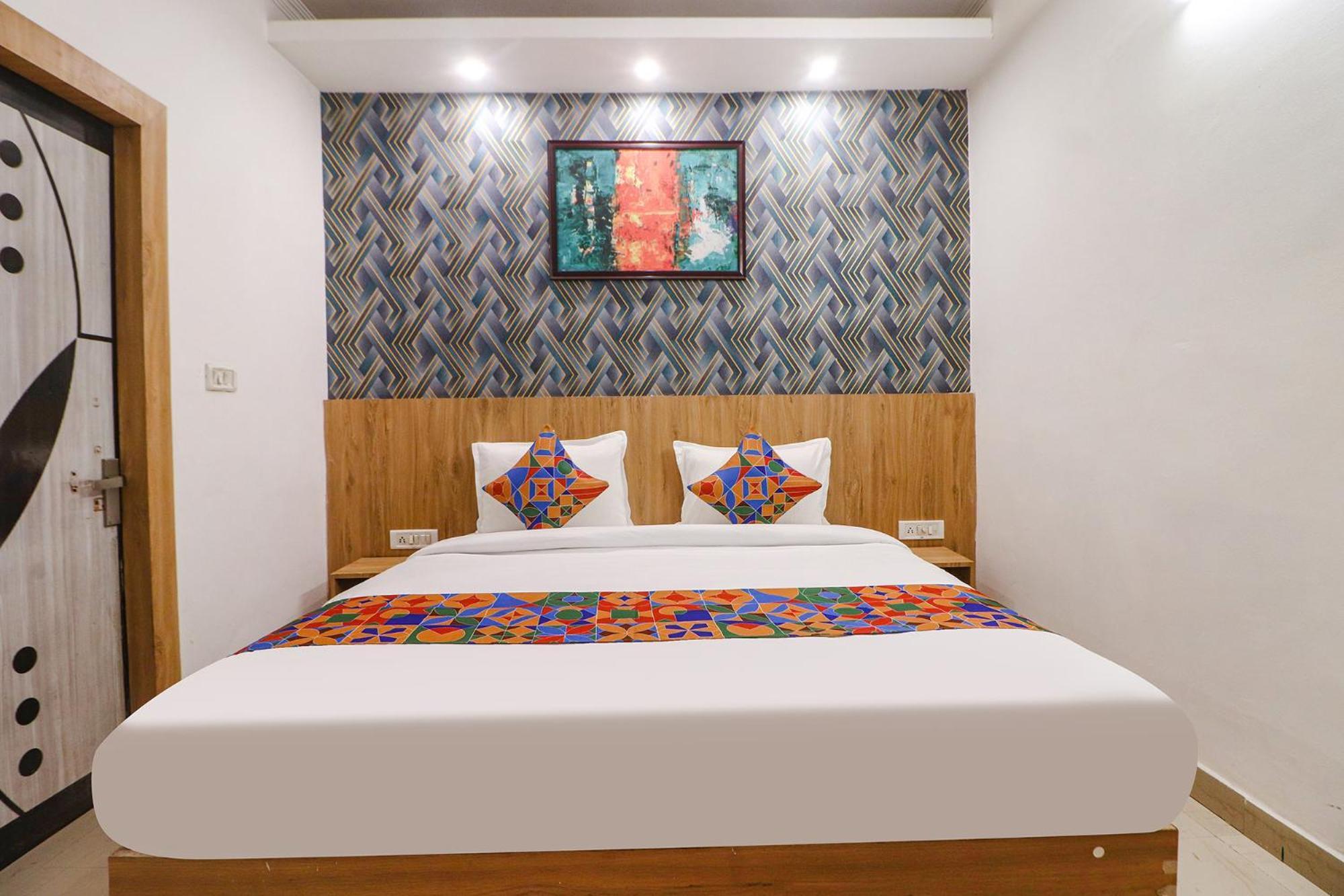 Hotel Fabexpress Rainbow Villa - Nr Igi Airport New Delhi