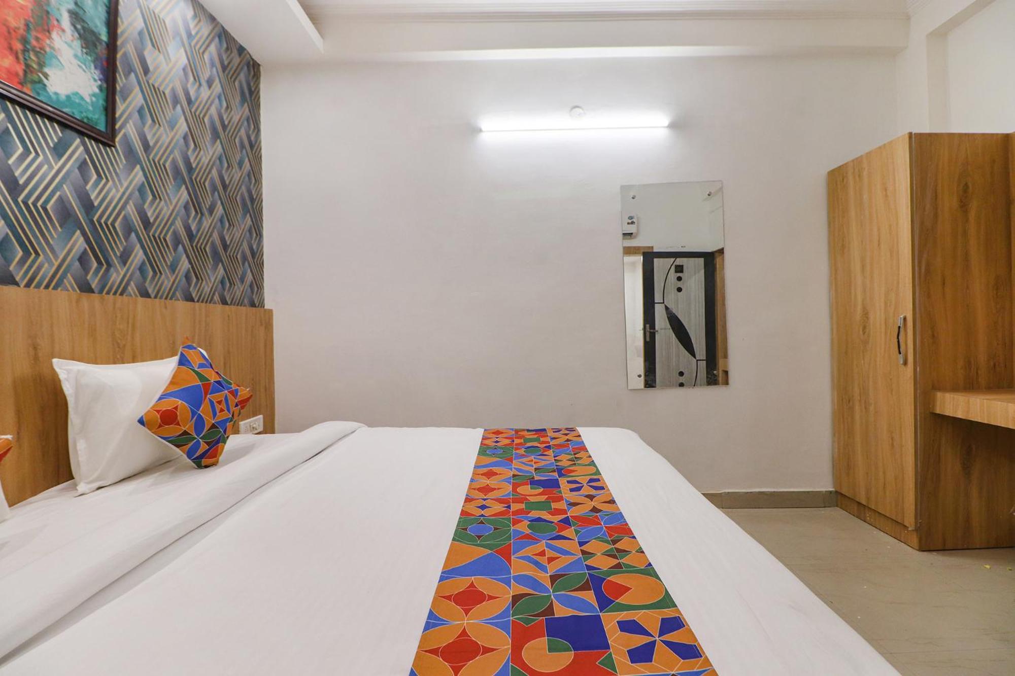 Fabexpress Rainbow Villa - Nr Igi Airport New Delhi