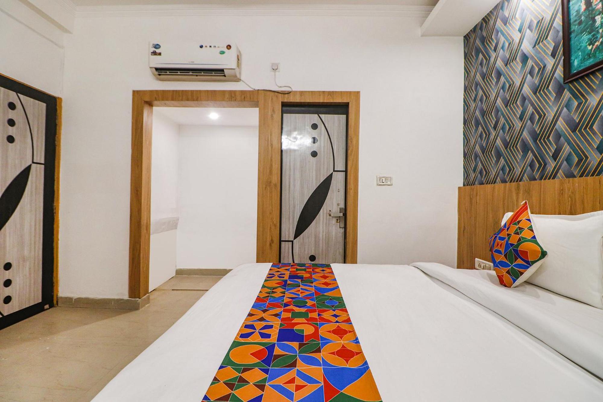Fabexpress Rainbow Villa - Nr Igi Airport New Delhi 3*