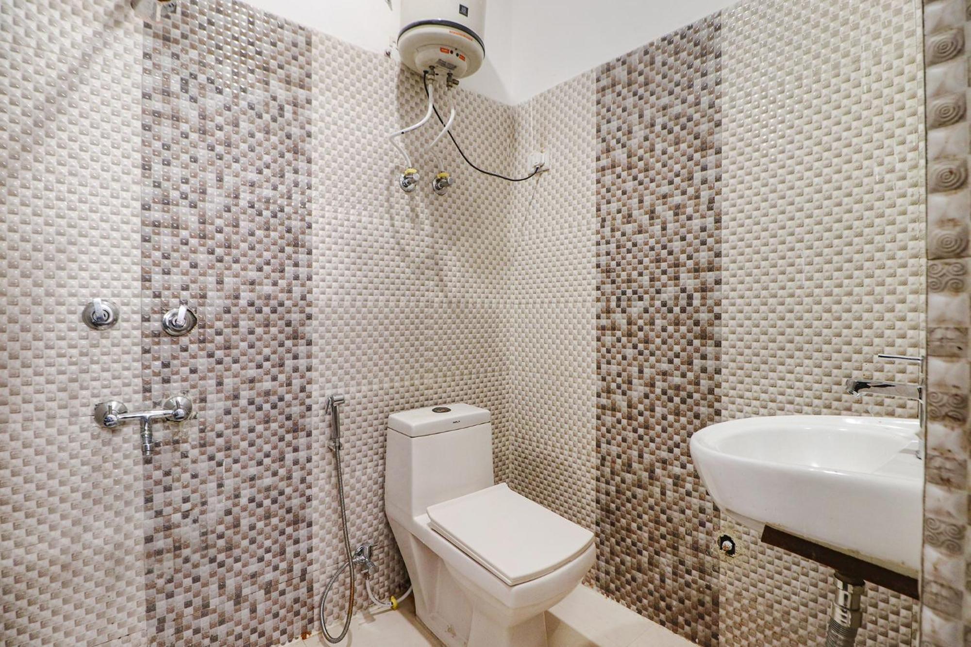 Hotel Fabexpress Rainbow Villa - Nr Igi Airport New Delhi 3*
