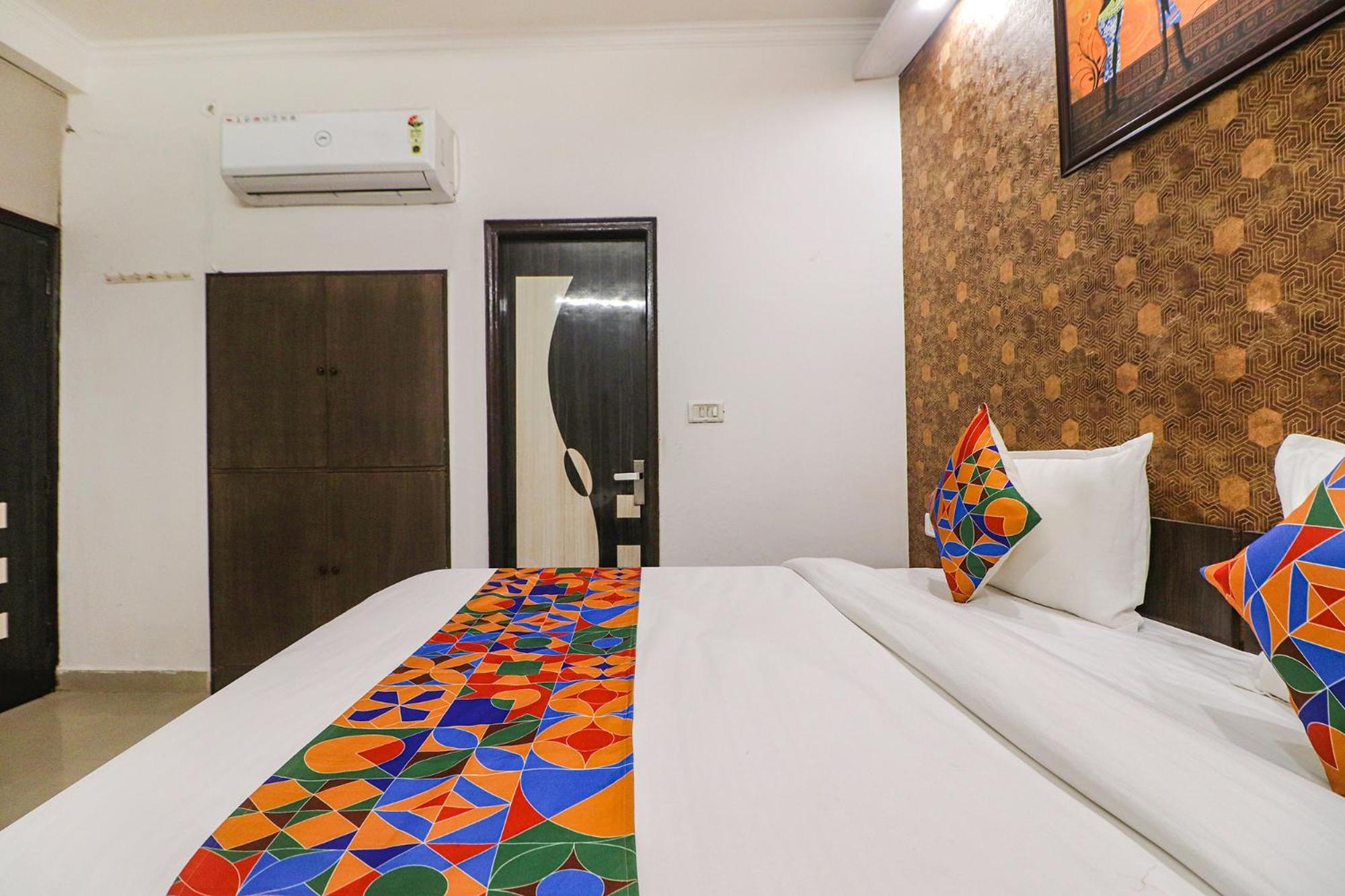 Fabexpress Rainbow Villa - Nr Igi Airport New Delhi 3* New Delhi