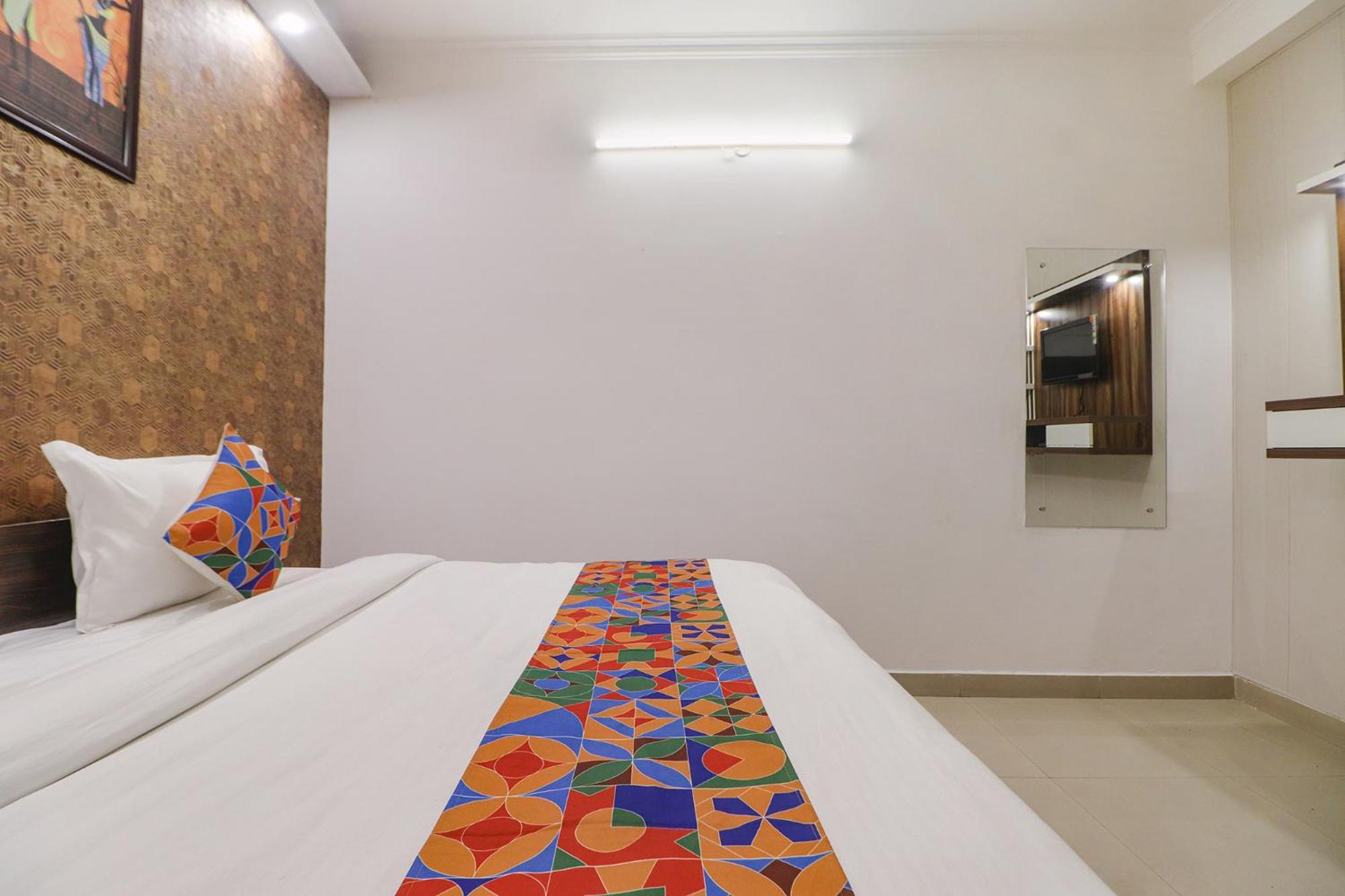 Fabexpress Rainbow Villa - Nr Igi Airport New Delhi Hotel