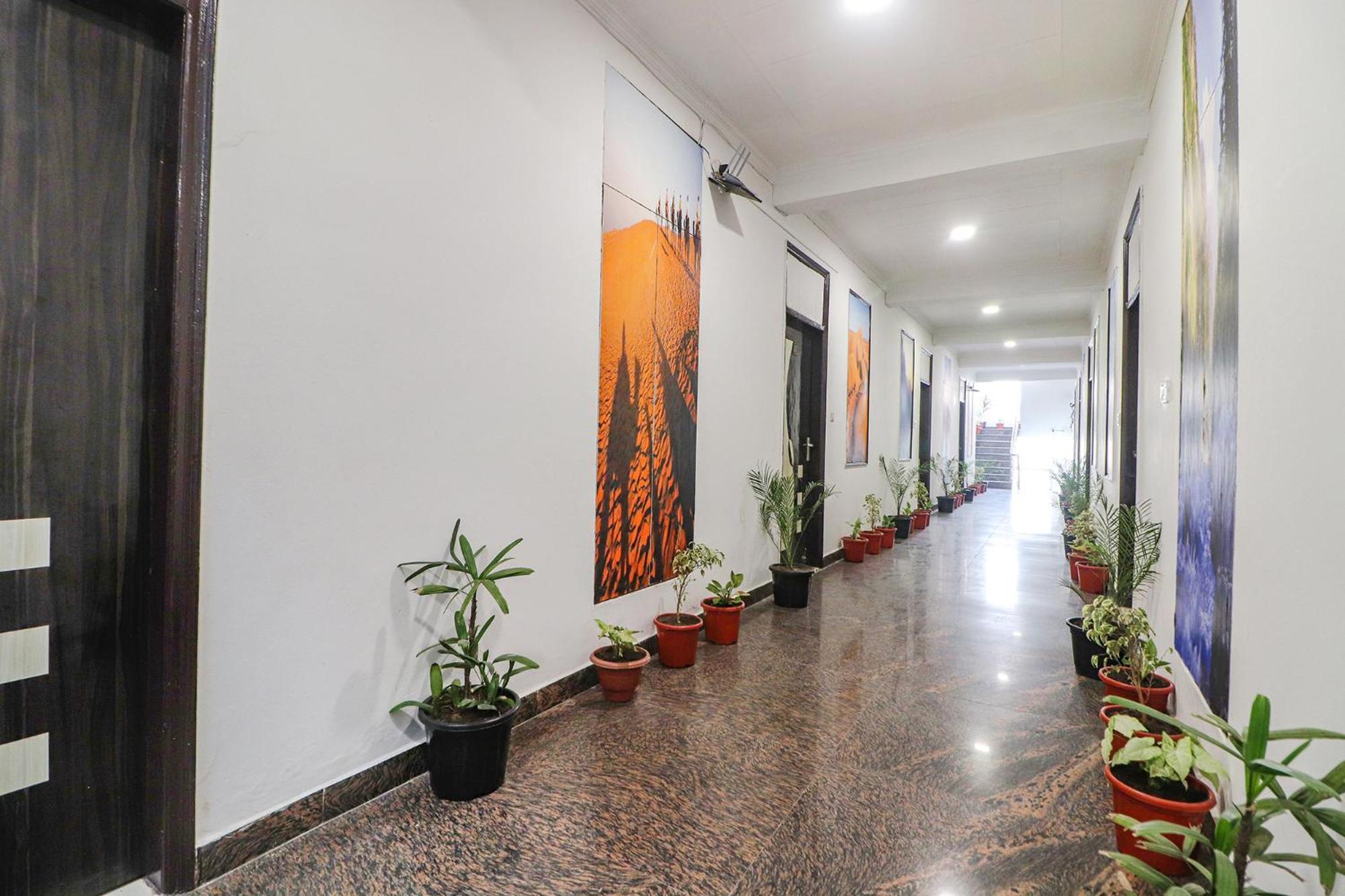Hotel Fabexpress Rainbow Villa - Nr Igi Airport New Delhi 3*