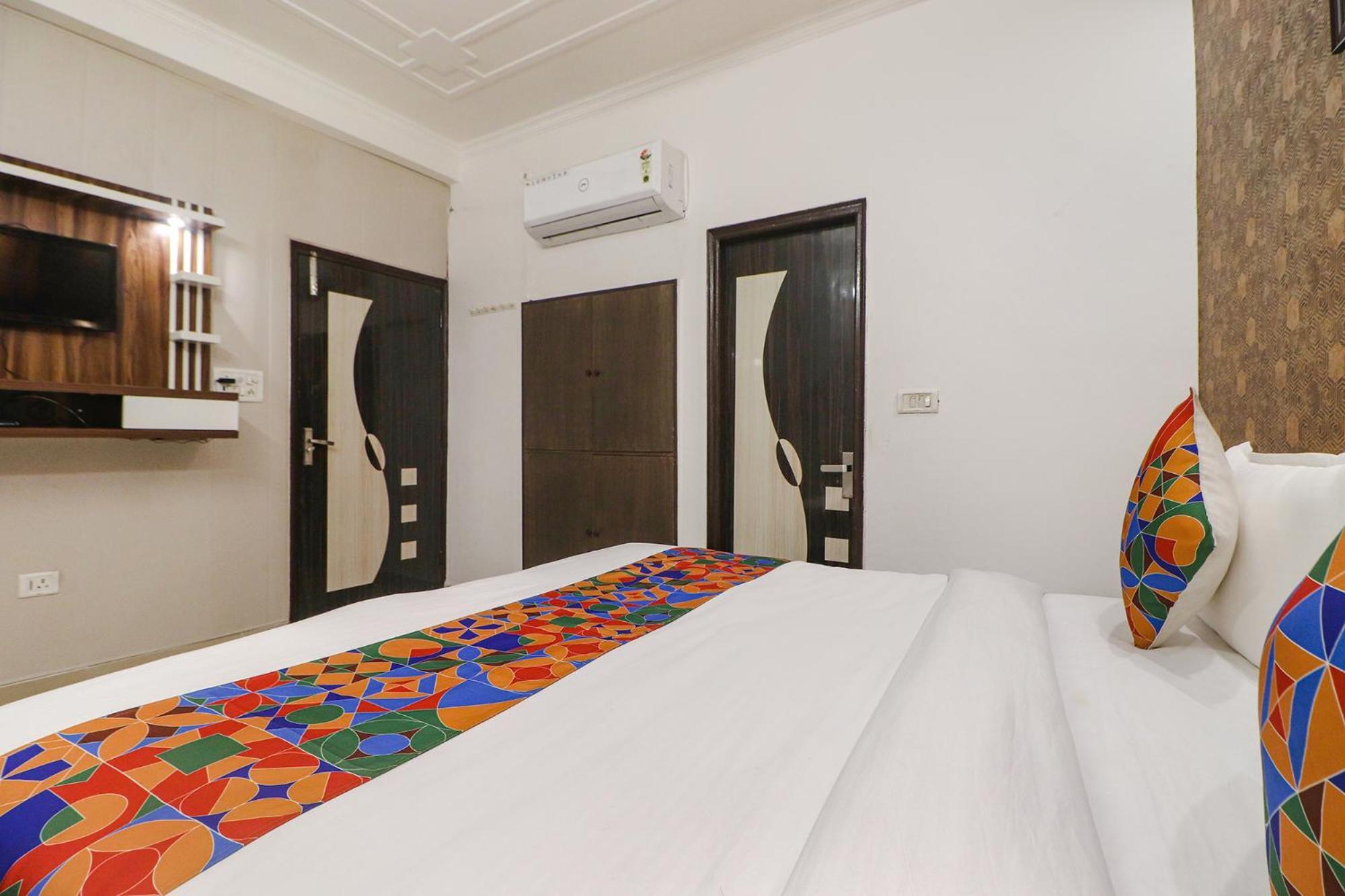 Fabexpress Rainbow Villa - Nr Igi Airport New Delhi New Delhi