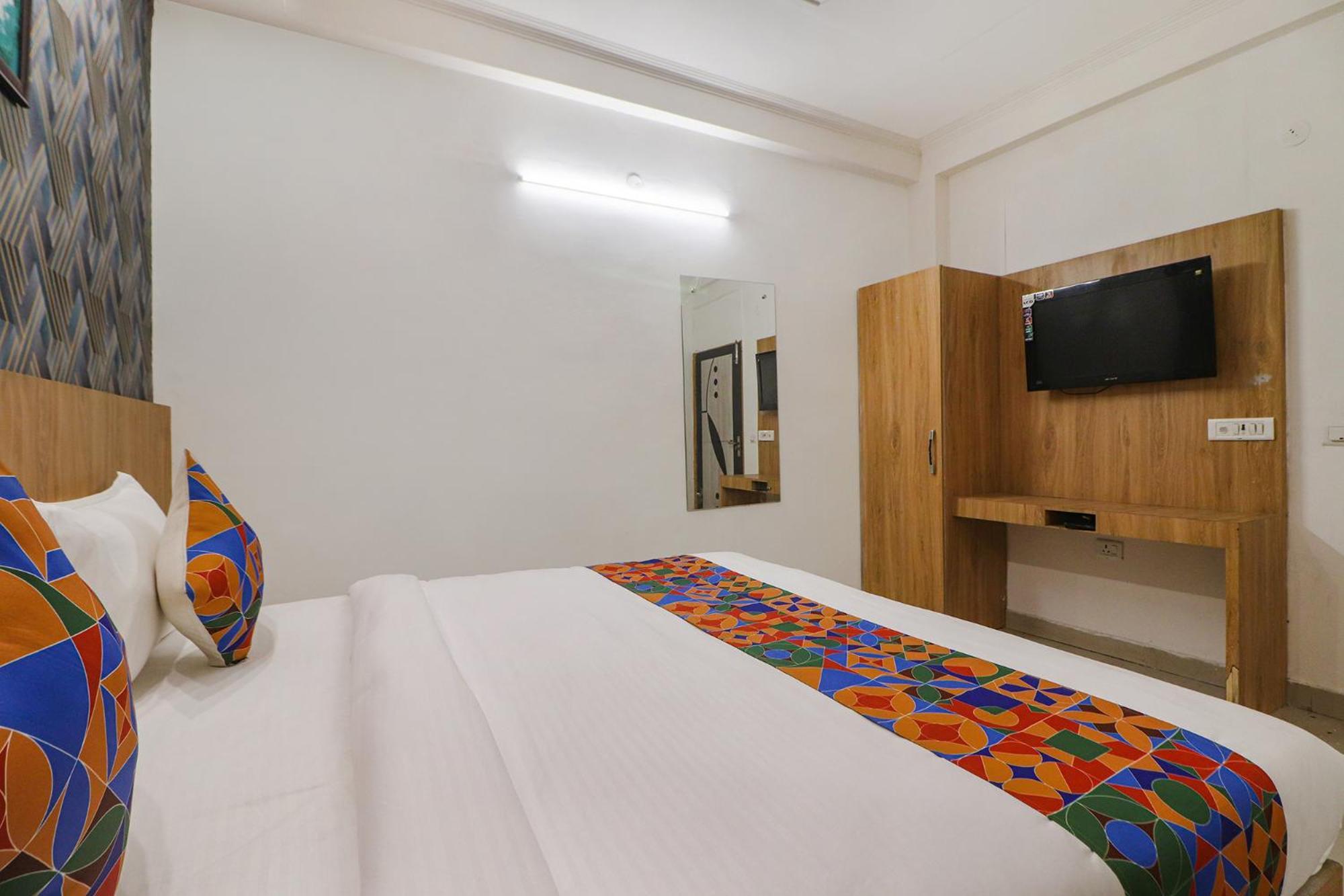 Fabexpress Rainbow Villa - Nr Igi Airport New Delhi 3*