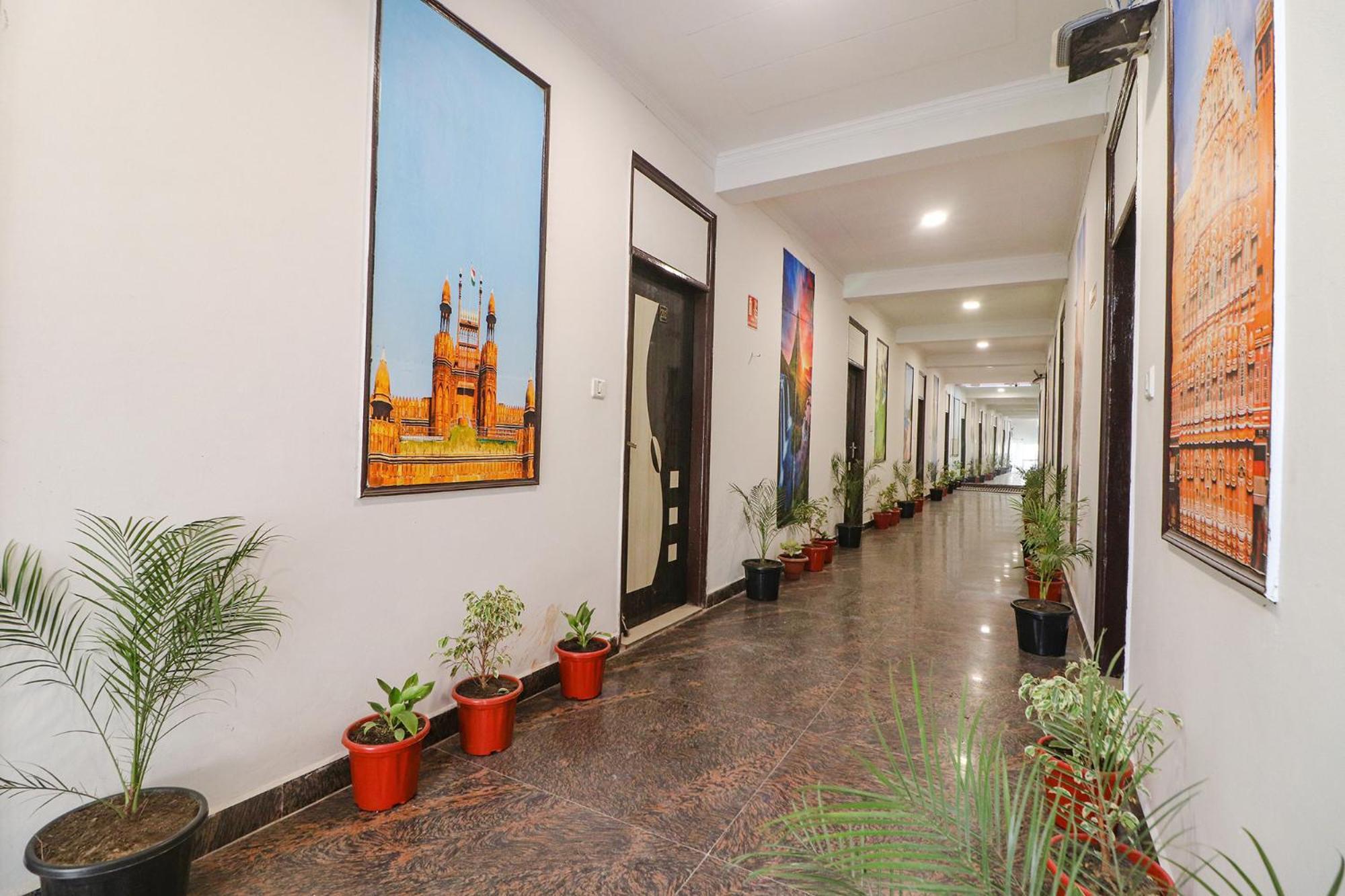 Fabexpress Rainbow Villa - Nr Igi Airport New Delhi Hotel 3*