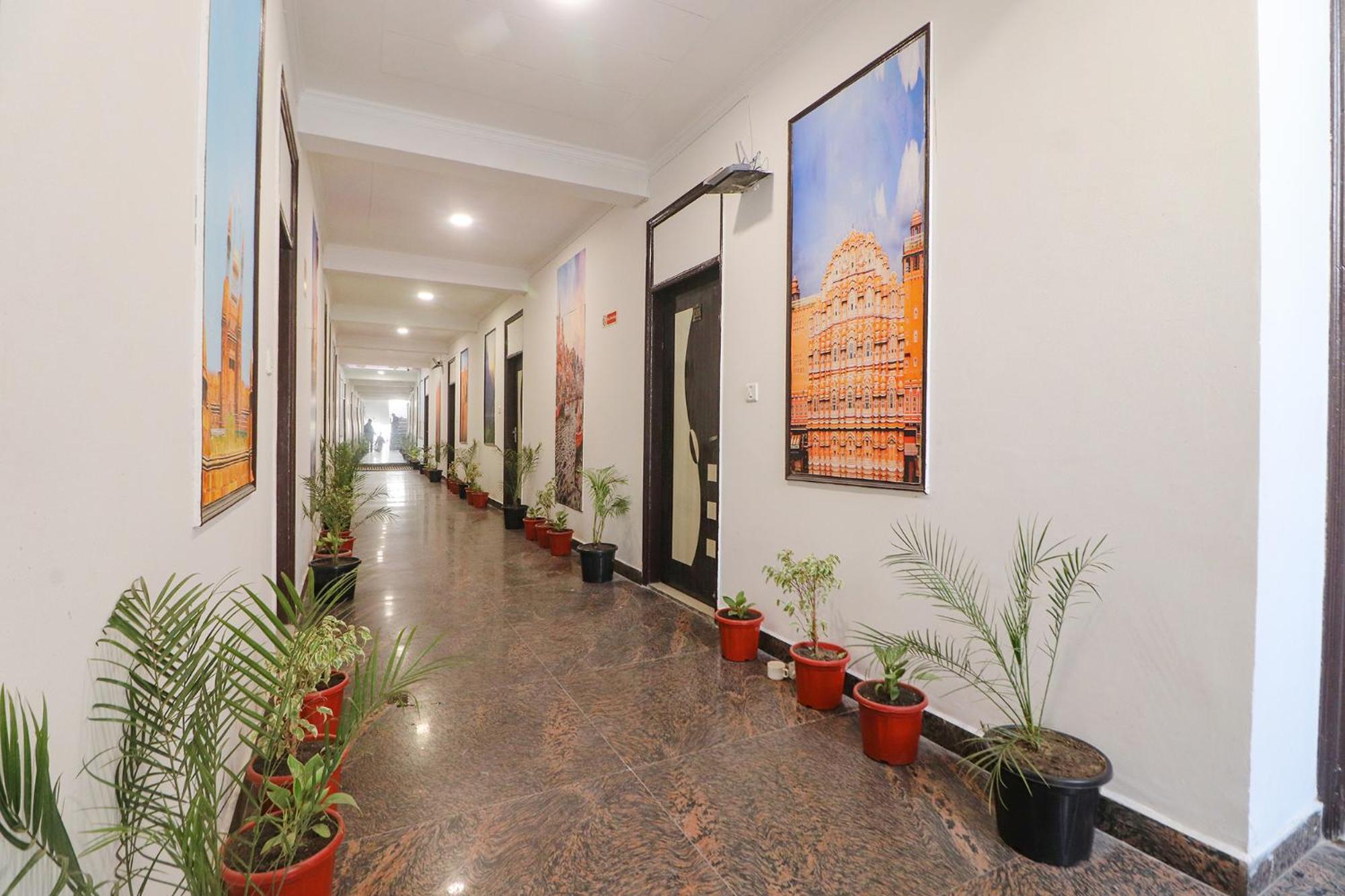 Hotel Fabexpress Rainbow Villa - Nr Igi Airport New Delhi New Delhi