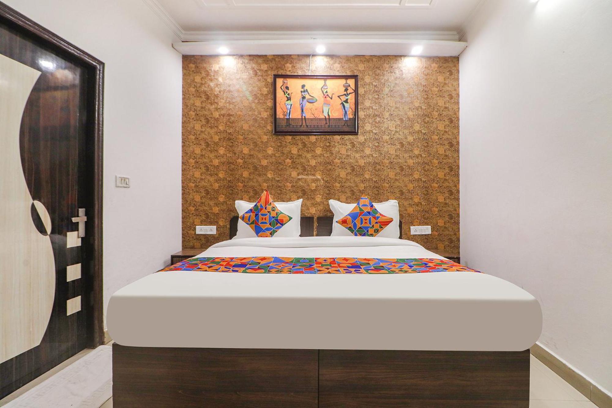 Hotel Fabexpress Rainbow Villa - Nr Igi Airport New Delhi